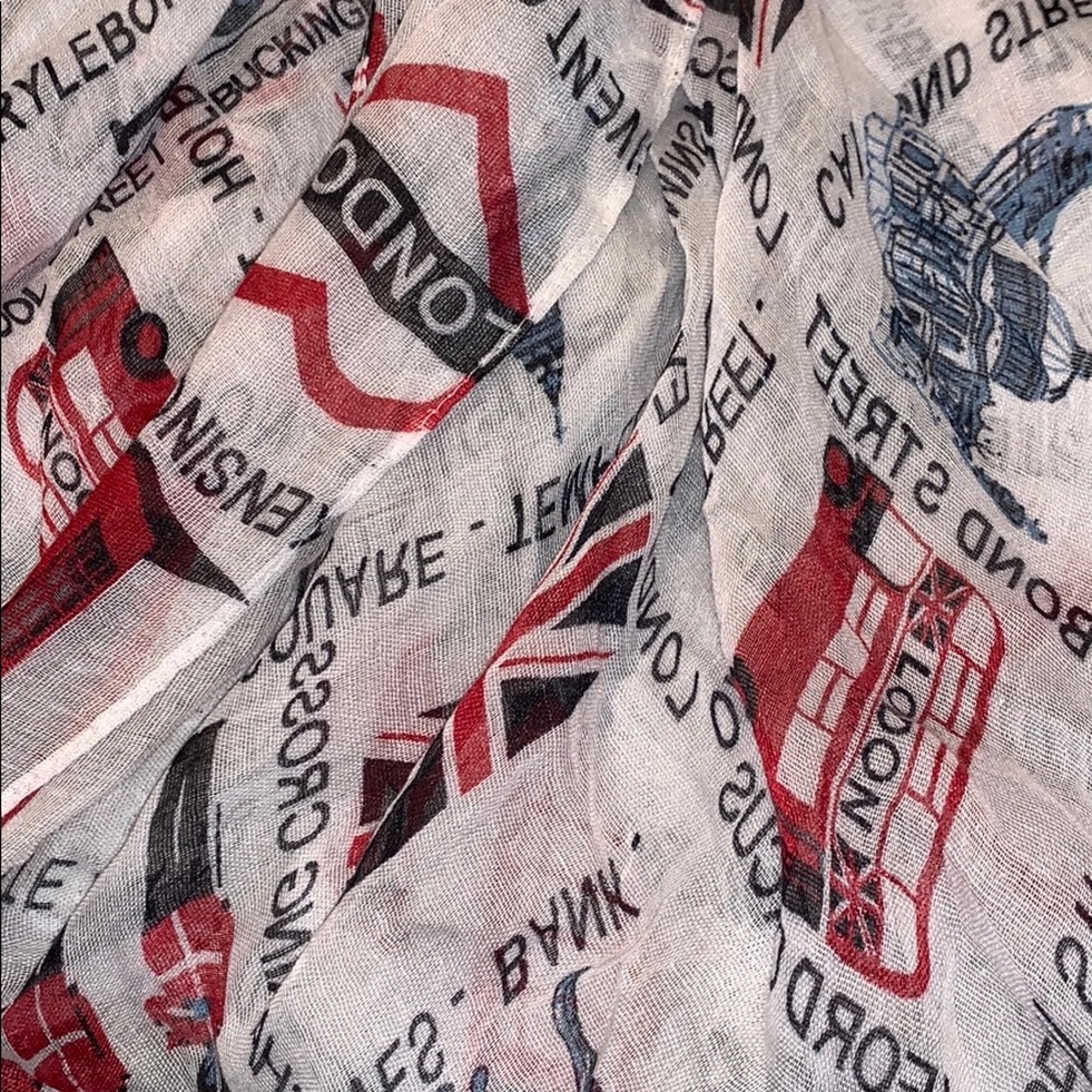❗️Authentic LONDON Scarf❗️ - Picture 2 of 2